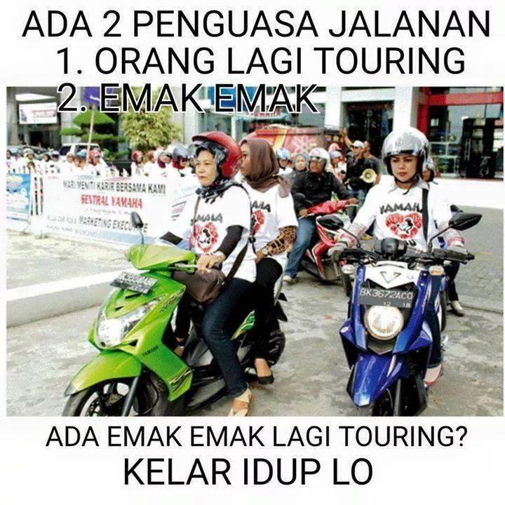 Hal ini Menjawab Kenapa Ibu-ibu Naik Motor Akan Selalu Jadi Penguasa Jalanan