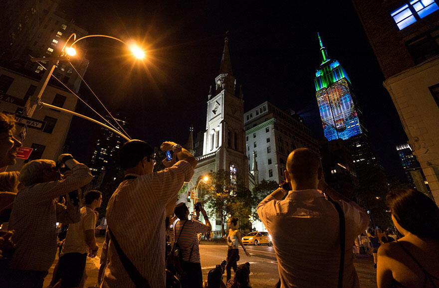 160 Satwa Terancam Punah Tayang di Wajah Empire State Building