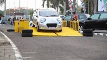 Test Drive Mobil Keren di IIMS 2015