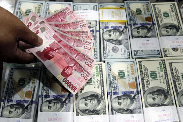 Dollar AS Diprediksi Tembus Rp15.000