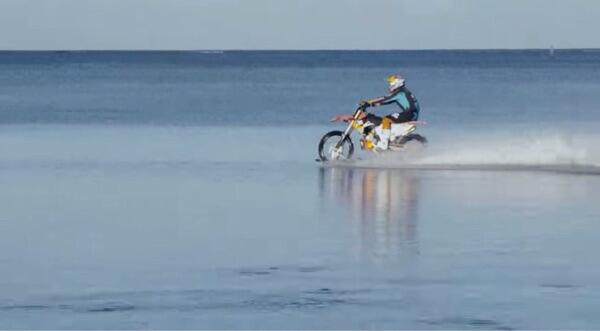 Skrgnya jaman ngetrek Motor di laut gan , ayo mana motor mu?