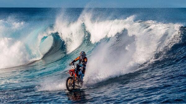 Skrgnya jaman ngetrek Motor di laut gan , ayo mana motor mu?