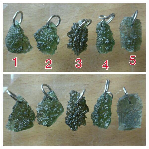 Liontin batu meteor / tektite moldavite