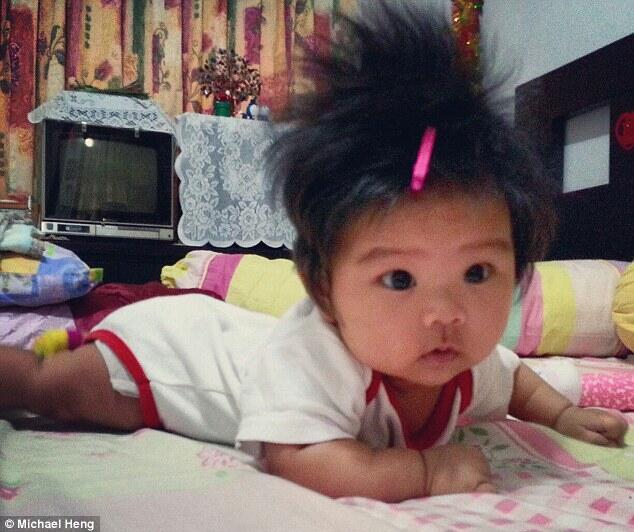 Bayi-bayi ini terlahir dengan rambut lebat &#91;cuteness overload&#93;