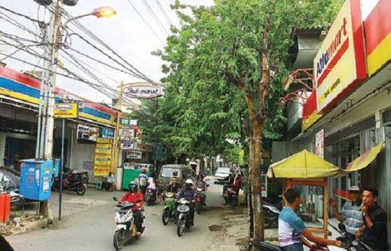 TERUNGKAP SUDAH !!! INILAH ALASAN KENAPA DUA MINIMARKET INI SALING BERDEKATAN