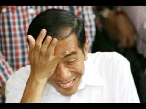 &#91;GAK PENTING&#93; Jokowi Ditanya Reshuffle jawabnya Rumput