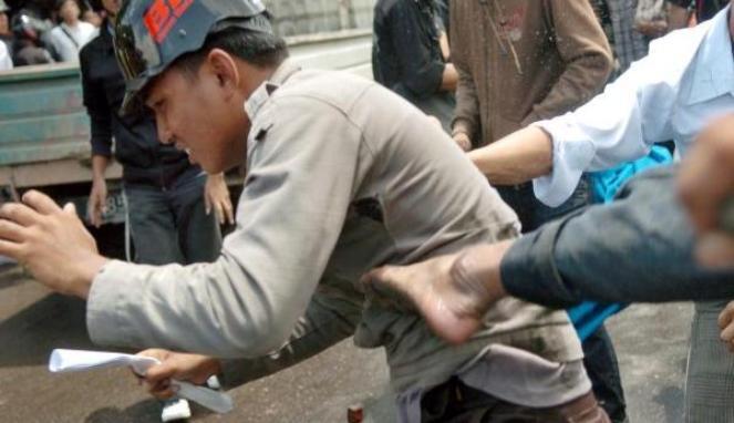 Polisi ini Mengamuk karena Aduannya &#91;Dianiaya&#93; Tak Diproses Polri