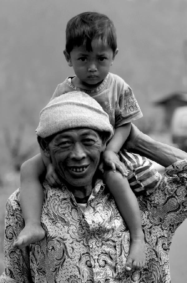 Pemuda Tapi Malas Kerja?! Nih Tengok Sang Kakek Tua!