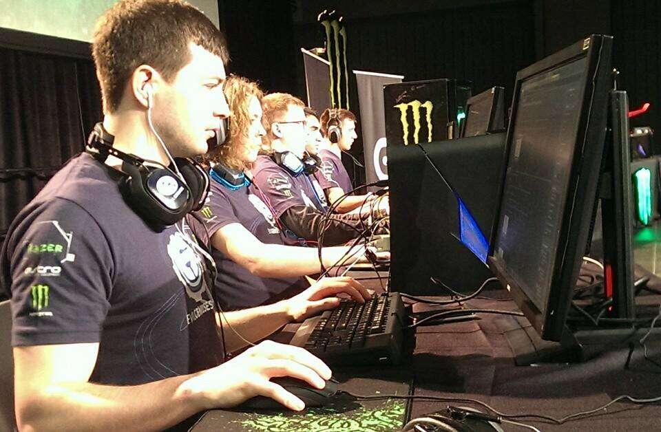 SEKILAS TENTANG EVIL GENiUSES