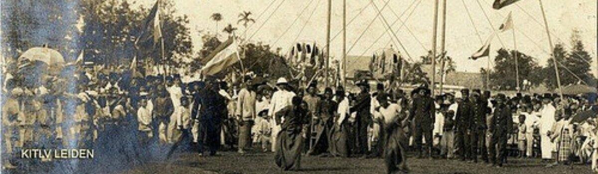 Sejarah Kelam Dibalik Kemeriahan Panjat Pinang