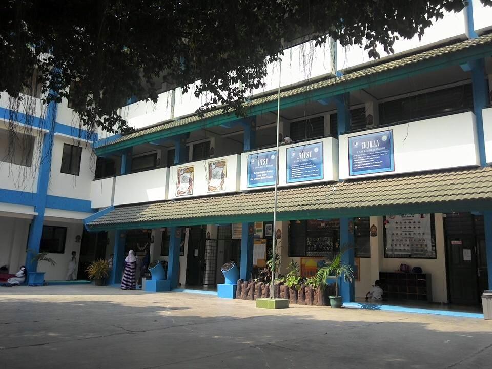 BEBERAPA SEKOLAH UNGGULAN DI WILAYAH JATIBENING PONDOK GEDE BEKASI