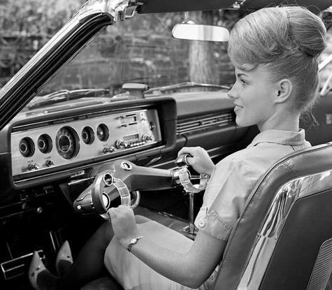 10 Mobil dengan 'Steering Wheel' Teraneh di Dunia