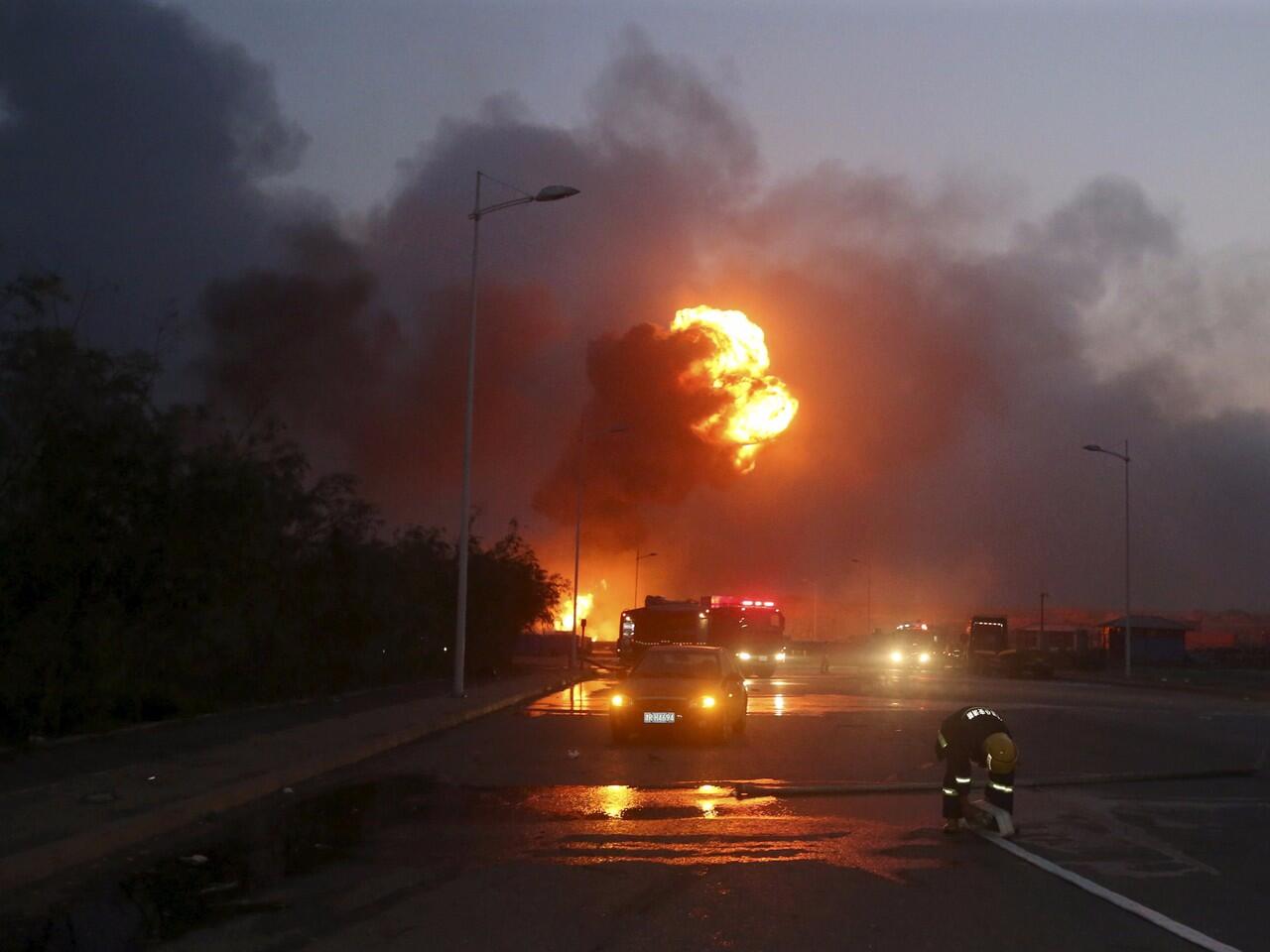 Kumpulan foto setelah ledakan besar tianjin china sudah seperti di film gan!