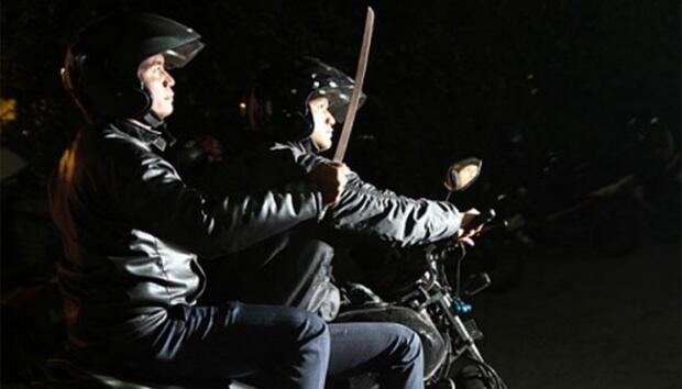 Begal Beraksi Siang Bolong: Polisi Dipanah, Pejabat Dibacok 