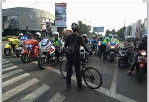 Pengendara Sepeda Hentikan Konvoi Moge yg Langgar Lalu Lintas di Yogya, Tapi..