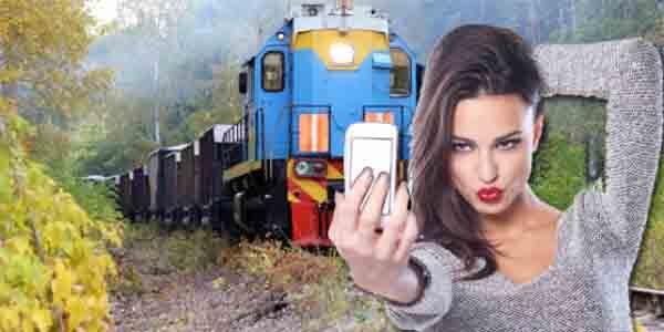 Asyik Selfie, ketabrak kereta...Tewas bro!?!