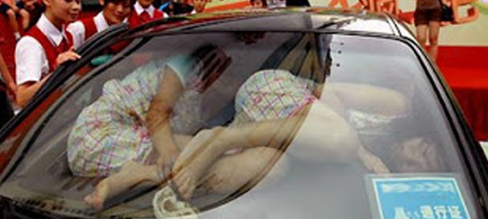 LOMBA-LOMBA UNIK DI DUNIA YANG MUNGKIN TIDAK ADA DI ACARA AGUSTUS-AN