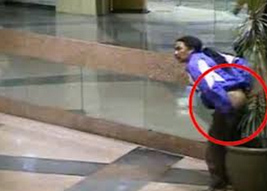 Ortu mengizinkan, 2 anak buang air besar di Kabin Pesawat