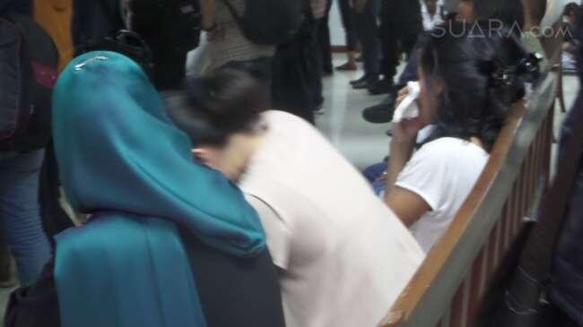 Sutan Divonis 10 Tahun Penjara, Reaksi Anak dan Istrinya Aneh Gan!
