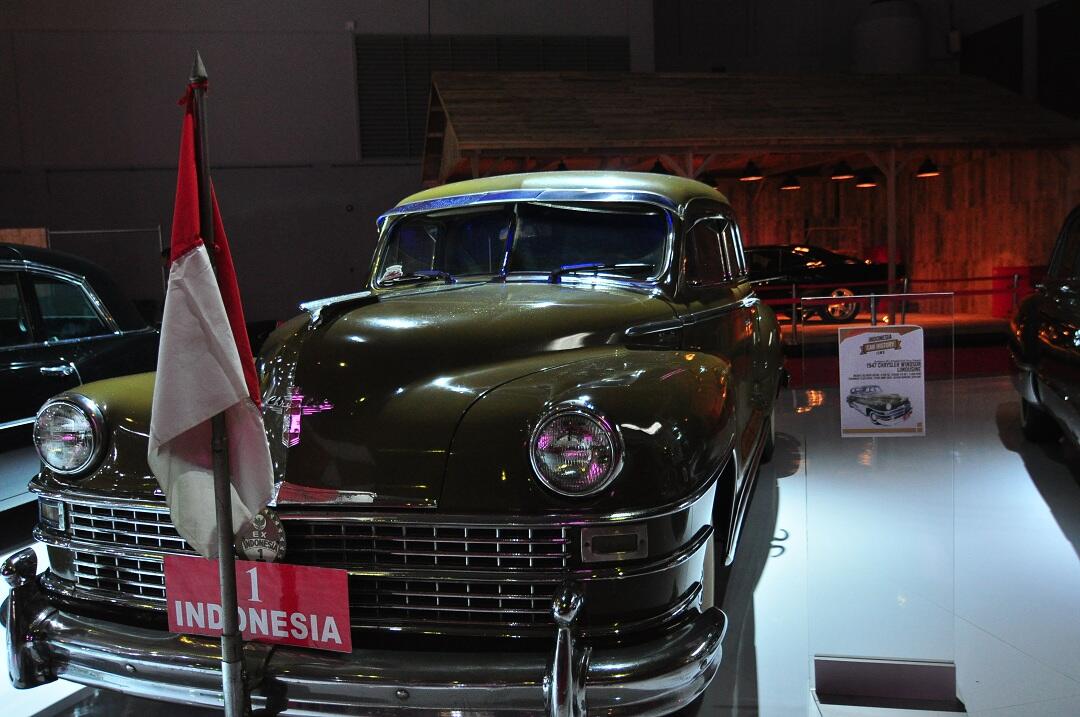 Mobil Kepresidenan RI (jadoel) Hadir di IIMS 2015