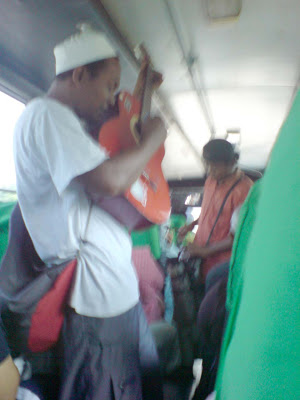 Tipe Pengamen yang Sering Dijumpai di Angkutan Umum