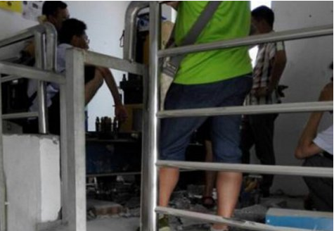 Tidak bisa Direm, Lift ini Tembus sampai Atap Gedung