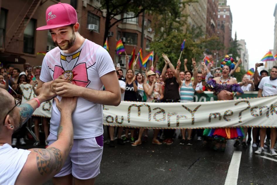 &#91;FOTO HOT&#93; Komunitas Lesbian Gay Indonesia Parade Sukacita di New York