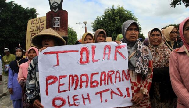 Warga Urut Sewu Diserang TNI AD Saat Demonstrasi , 4 Luka Berat