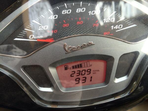 Vespa Sprint 150 3V 2014 kilometer 2500 rendah & accessories original mulus terawat