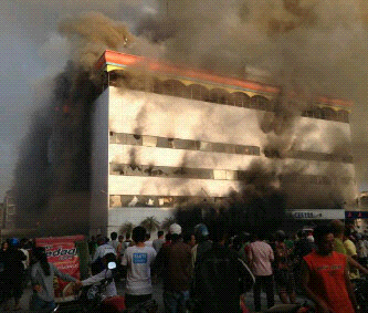 5 Jam Kebakaran, 30 Mobil Damkar di Turunkan, Gedung Medan Plaza Berpotensi Roboh!