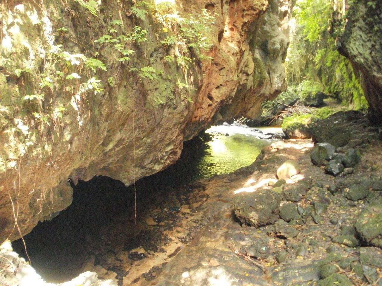 Goa Kiskendo Kendal : Goa Dengan Aliran Sungai Kecil Yang Jernih