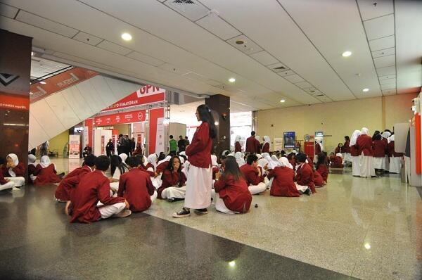 IIMS 2015 Kedatangan Para Siswa dan Foodtruck
