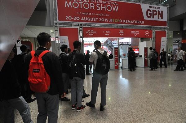 IIMS 2015 Kedatangan Para Siswa dan Foodtruck