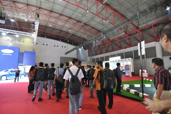 IIMS 2015 Kedatangan Para Siswa dan Foodtruck