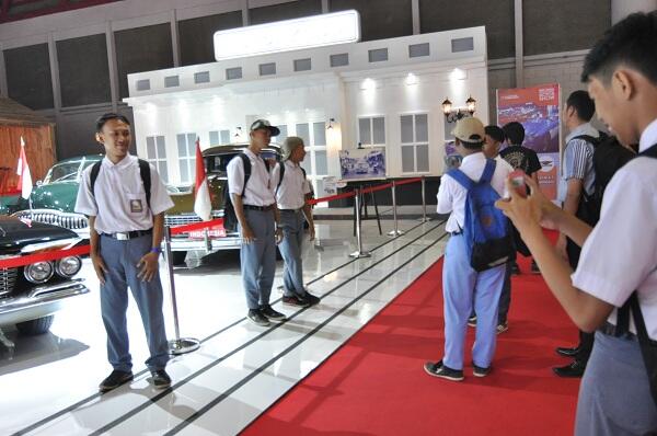IIMS 2015 Kedatangan Para Siswa dan Foodtruck