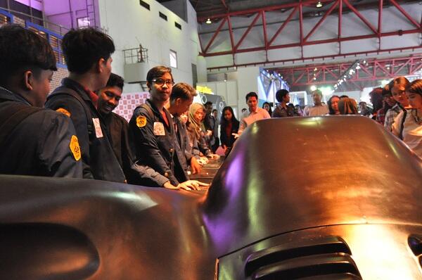 IIMS 2015 Kedatangan Para Siswa dan Foodtruck