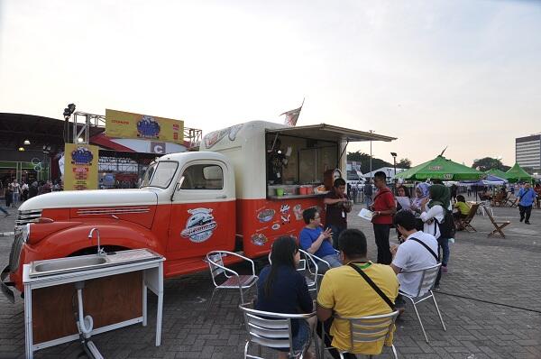 IIMS 2015 Kedatangan Para Siswa dan Foodtruck