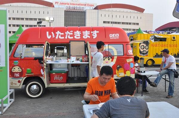 IIMS 2015 Kedatangan Para Siswa dan Foodtruck