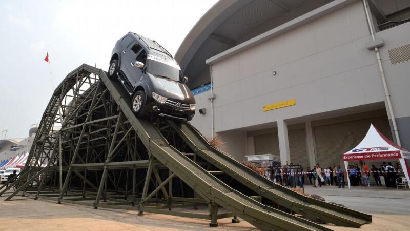 Aksi 4X4 Challenge Tertinggi Di Indonesia Hadir Di GIIAS 2015