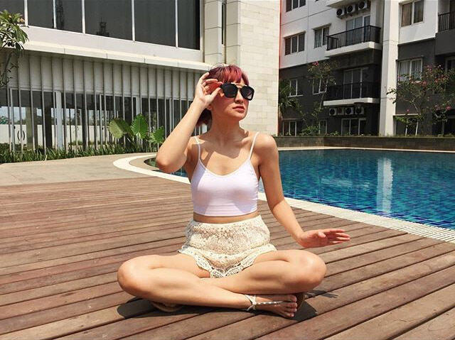 &#91;FOTO HOT&#93; Marshanda Seksi di Pinggir Kolam Renang
