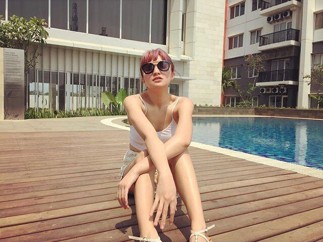 &#91;FOTO HOT&#93; Marshanda Seksi di Pinggir Kolam Renang