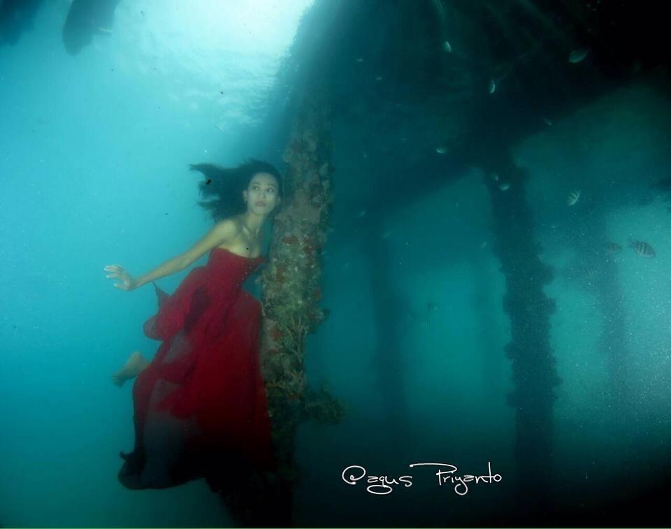 Photoshoot Underwater di Bali Yang Menghebohkan Dunia