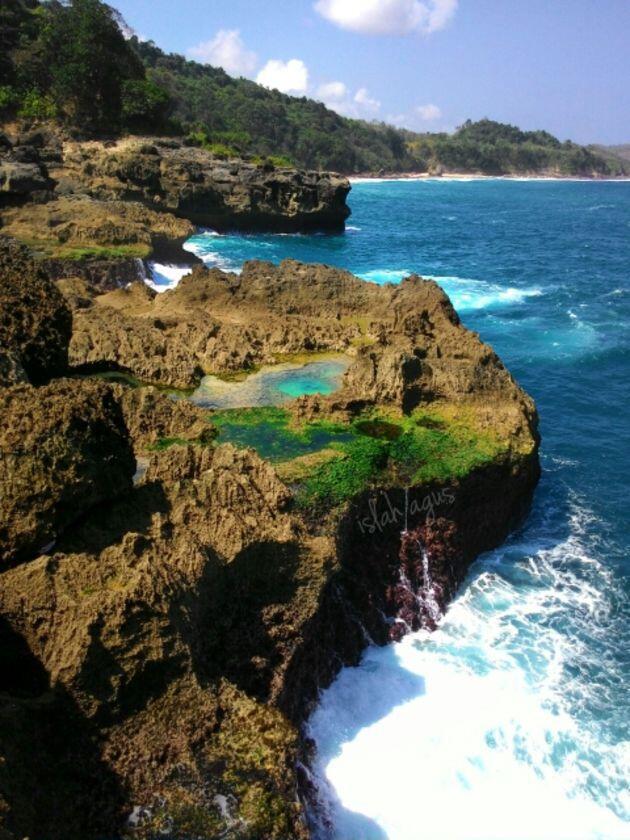 Surga di Tulungagung, Foto Pantai Kedung Tumpang Bikin Melongo