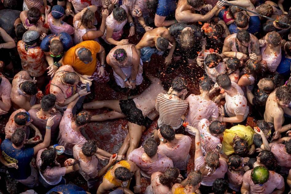 &#91;FOTO HOT&#93; Tomatina, Tradisi Perang Tomat