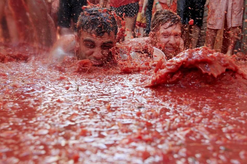 &#91;FOTO HOT&#93; Tomatina, Tradisi Perang Tomat