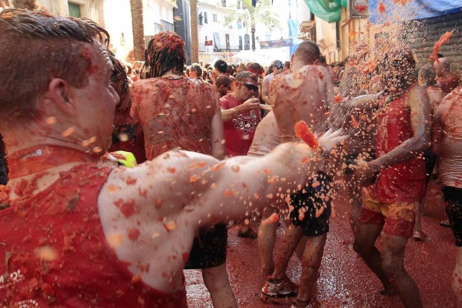 &#91;FOTO HOT&#93; Tomatina, Tradisi Perang Tomat