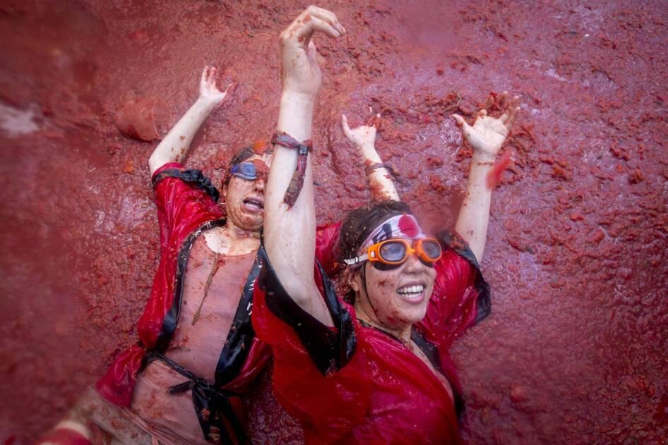 &#91;FOTO HOT&#93; Tomatina, Tradisi Perang Tomat