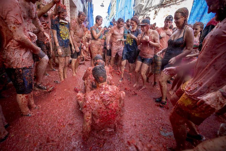 &#91;FOTO HOT&#93; Tomatina, Tradisi Perang Tomat