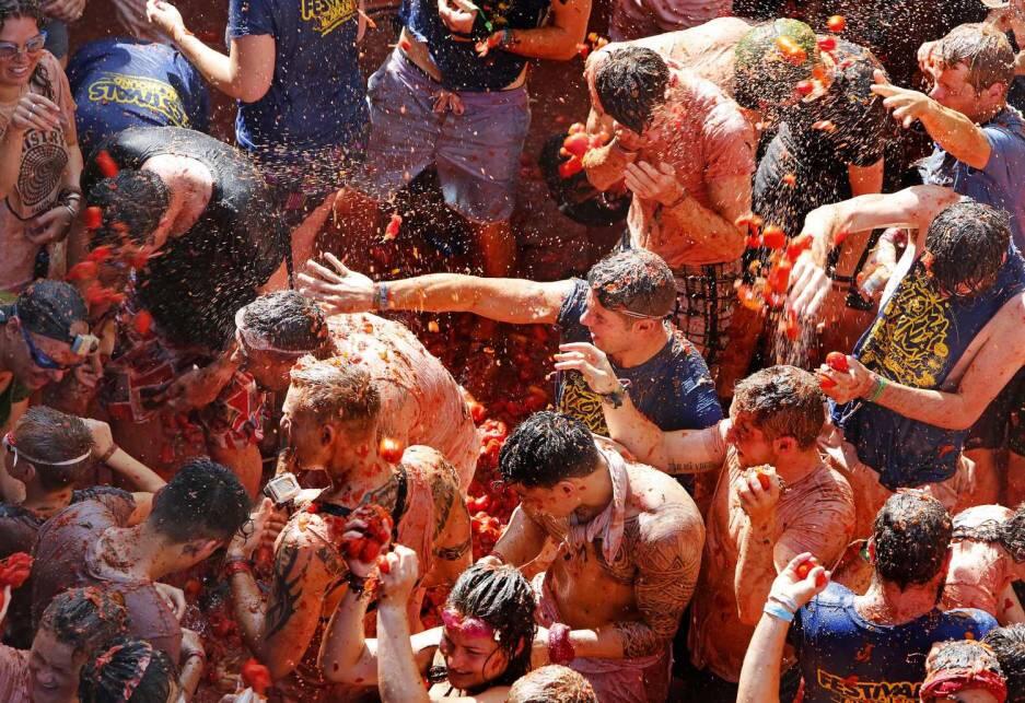 &#91;FOTO HOT&#93; Tomatina, Tradisi Perang Tomat