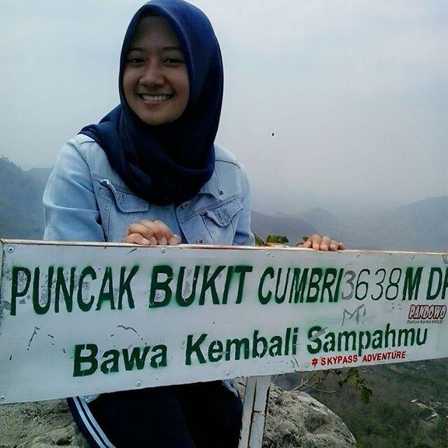 Gunung Cumbri di Belakang Rumah